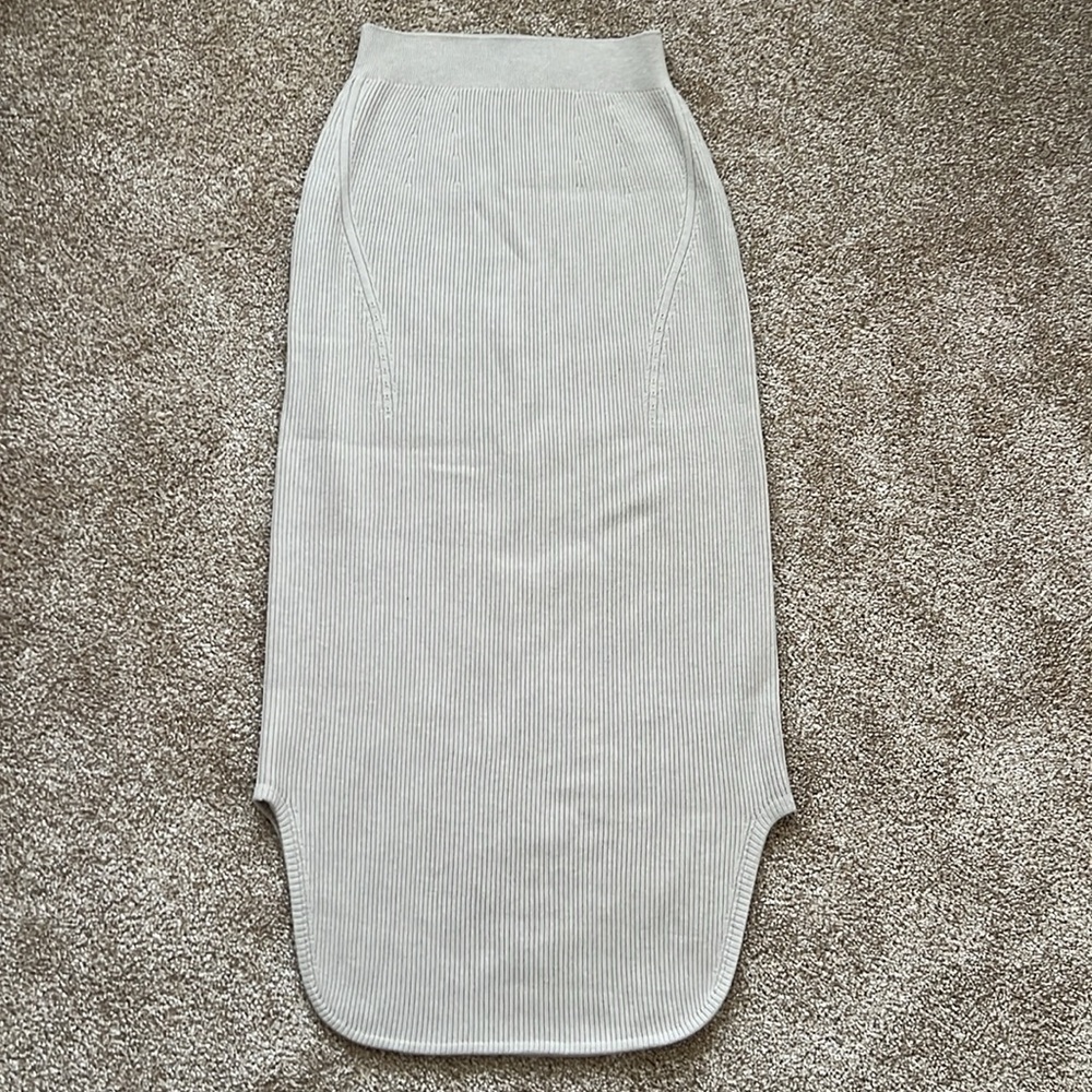UNIQLO Knit Ribbed Side Slit Skirt - Picture 6 of 6